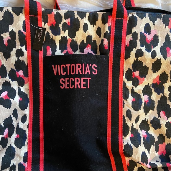 Leopard Duffle Bag - Picture 2 of 4